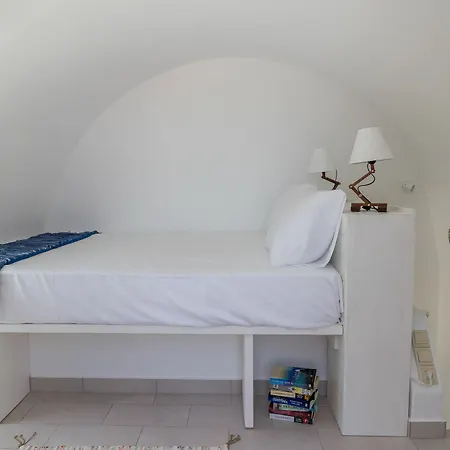 Enastron Villa Períssa